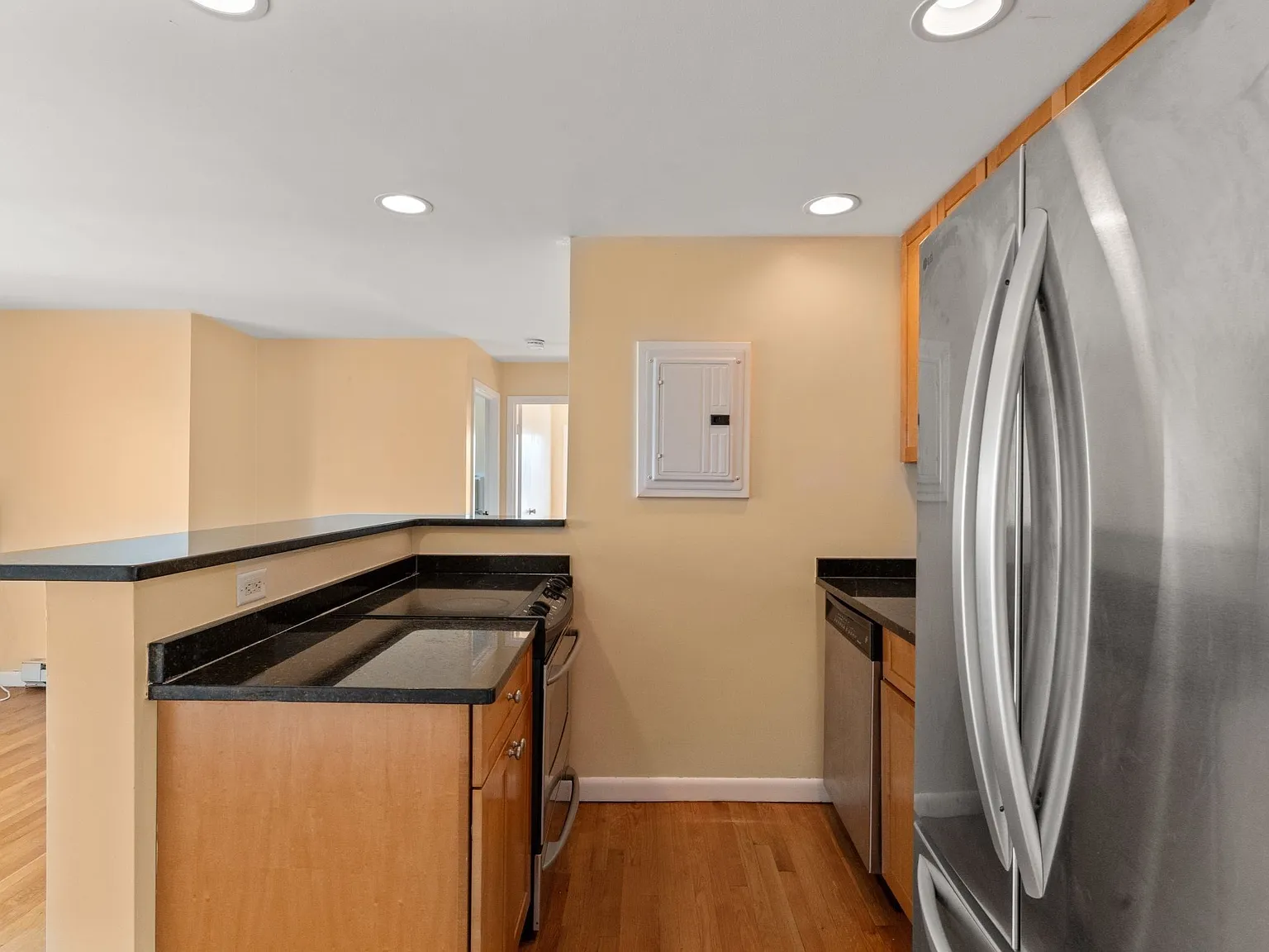 2 bed, 1.0 bath, 574 sqft, $2,900 — Photo 4