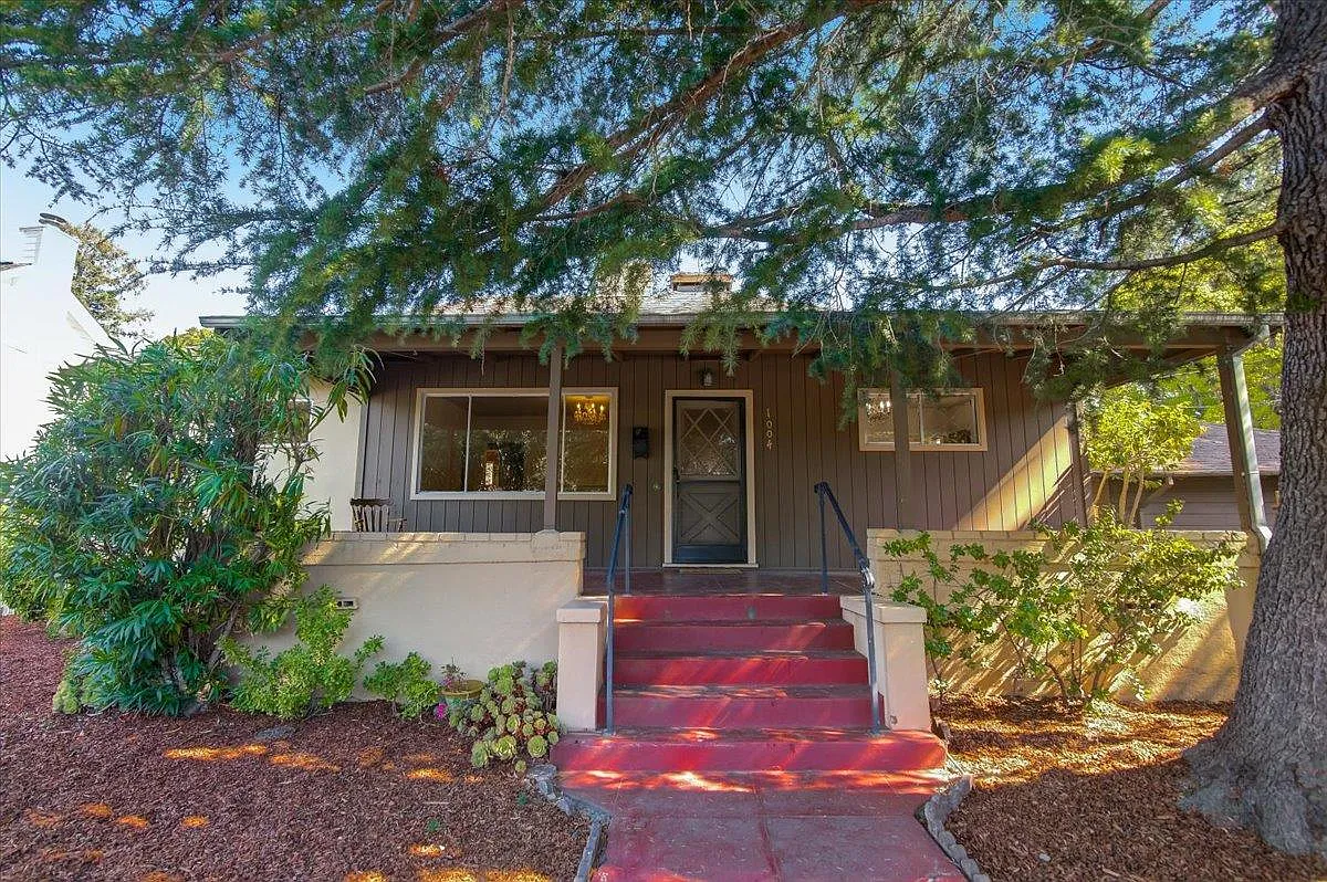 1000 Drake Ave photo 1