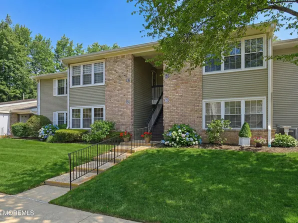 52 Honeysuckle Lane #220, Red Bank, NJ 07701