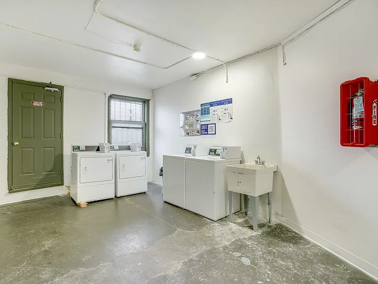 Raintree Apartments — Photo 25