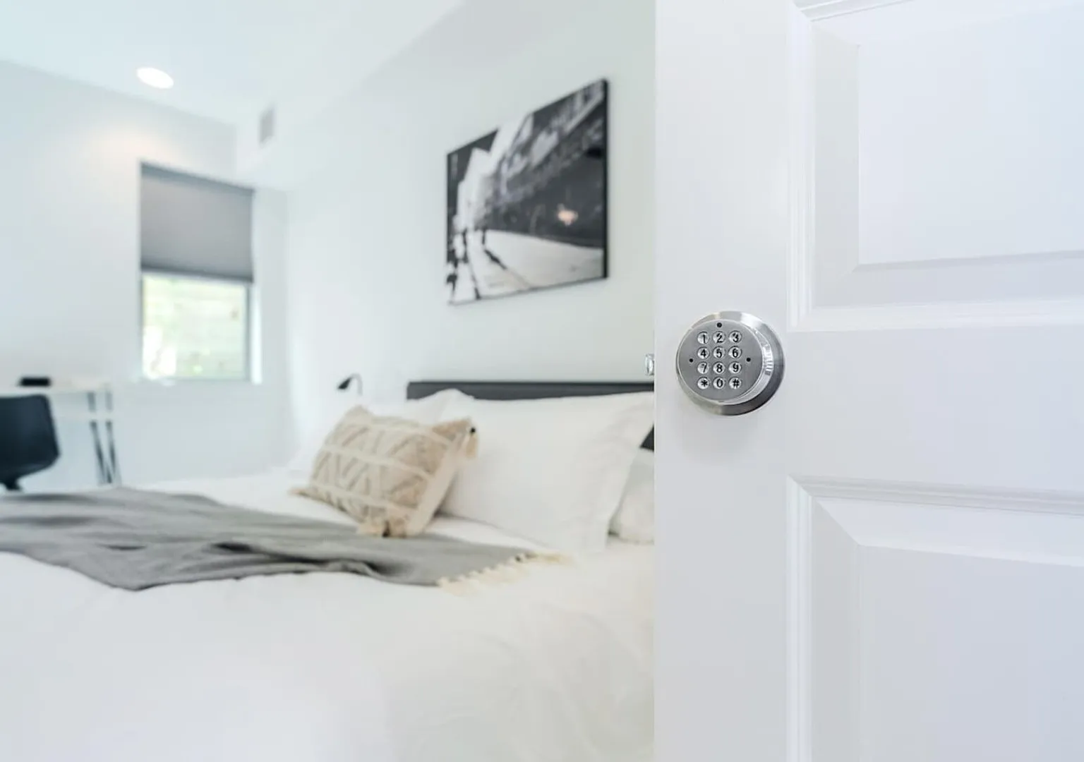 EaDo Signature - East of Downtown Spacious Home — Photo 3