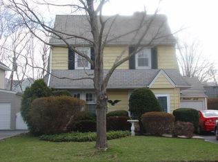 160 Argyle Rd, Garden City, NY 11530