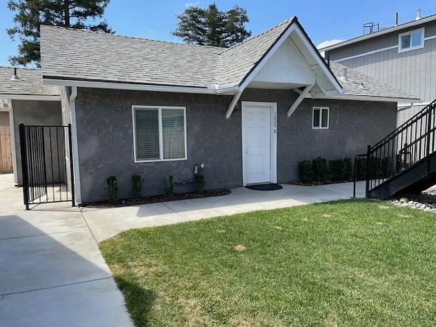 1225 Tulare St — Photo 1