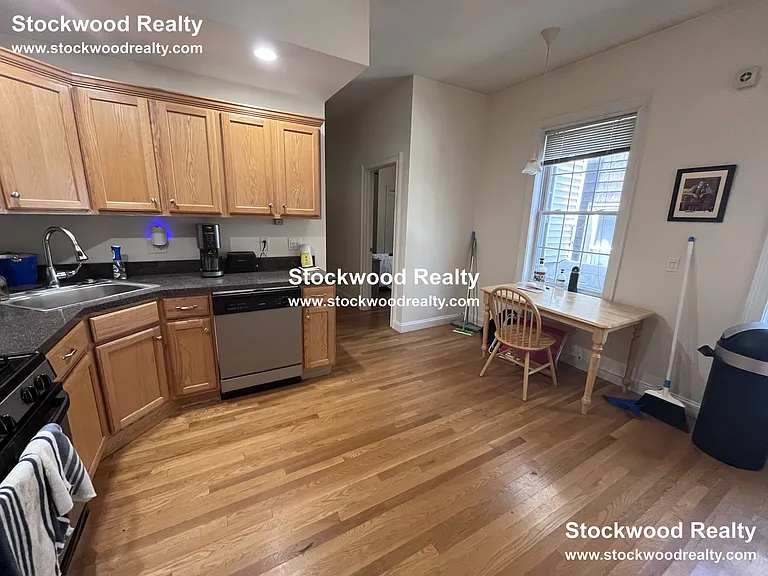 16 Gates St #1 — Photo 11