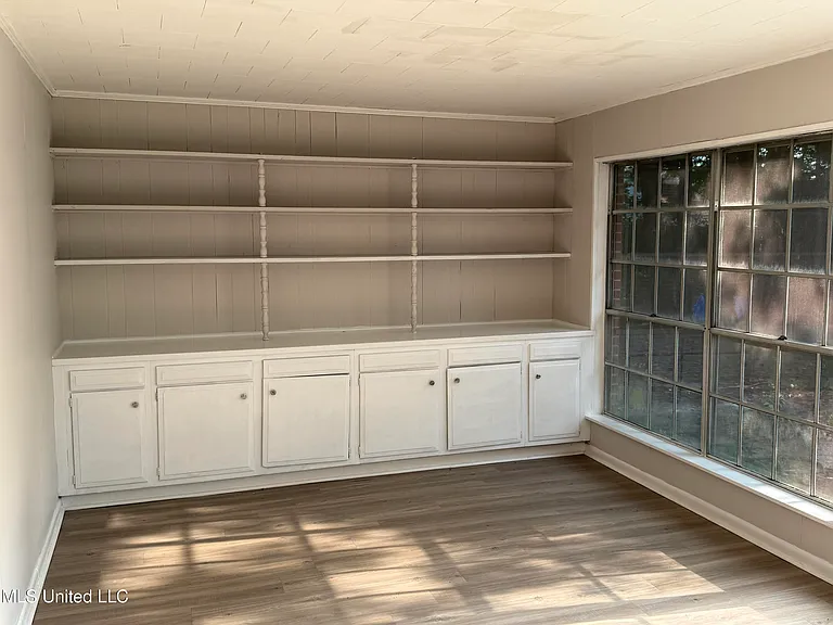 609 Academy Dr — Photo 7