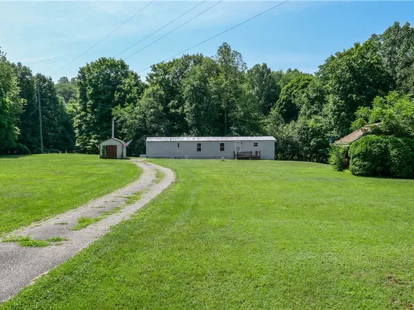 10748 Woodard Rd, Deerfield, OH 44411