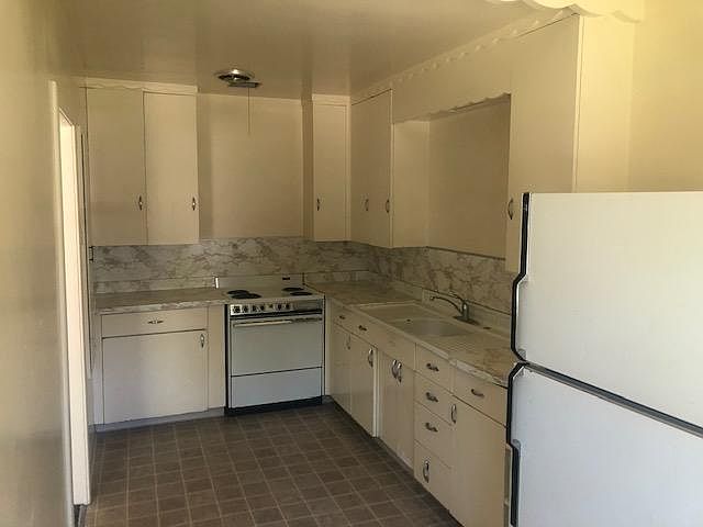2nd image of 751 Oak St #B