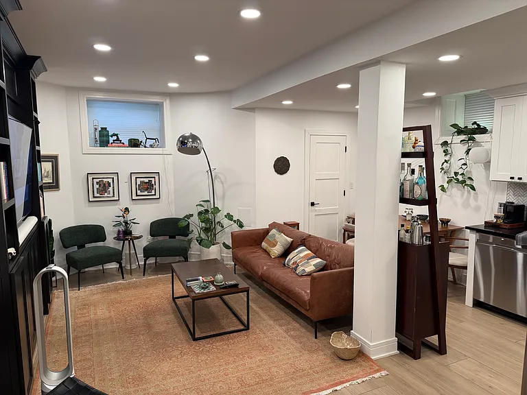 1422 W School St #G — Photo 4