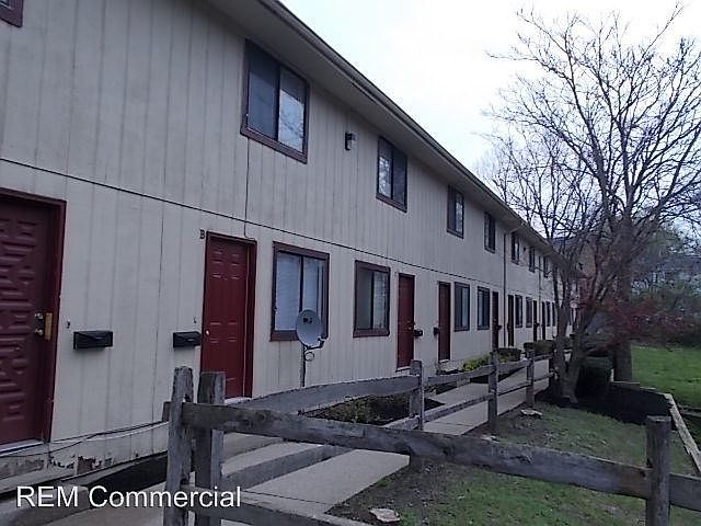 1st image of 1719 Dominion Dr APT L