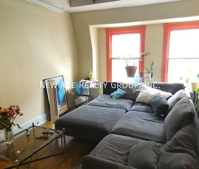4816 Cedar Ave #3R — Photo 3