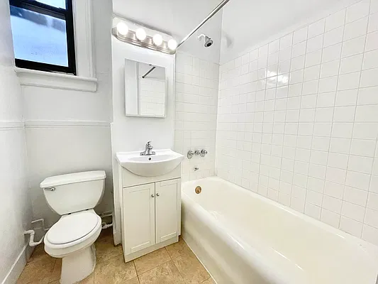 Rented by HOLTON REAL ESTATE INC. | media 9