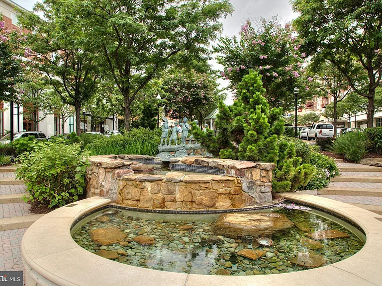 1021 N Garfield St #611 — Photo 51