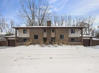 6474 Cascade Rd SE, Grand Rapids, MI 49546