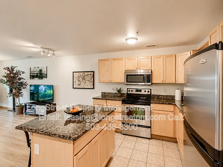 720 NW Naito Pkwy #D22 — Photo 6