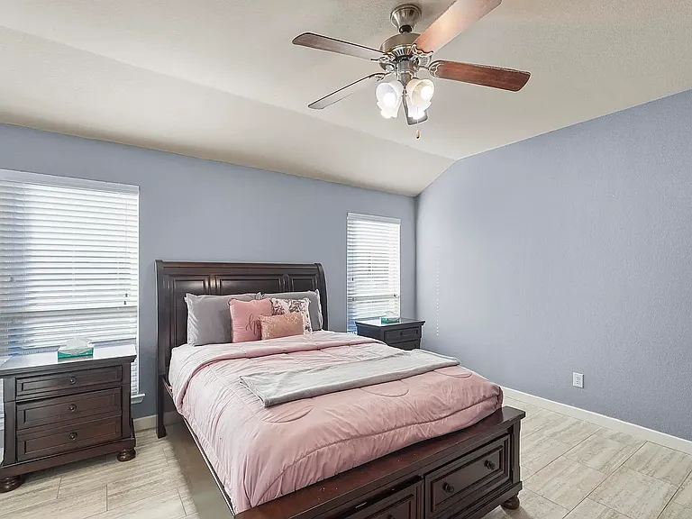 1320 Riviera Dr — Photo 12