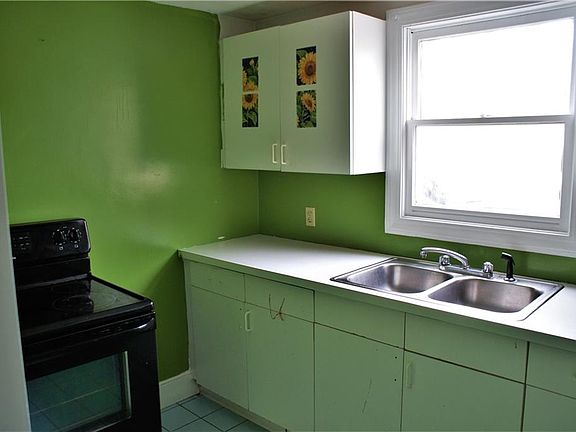5th image of 115 Farmington Ave