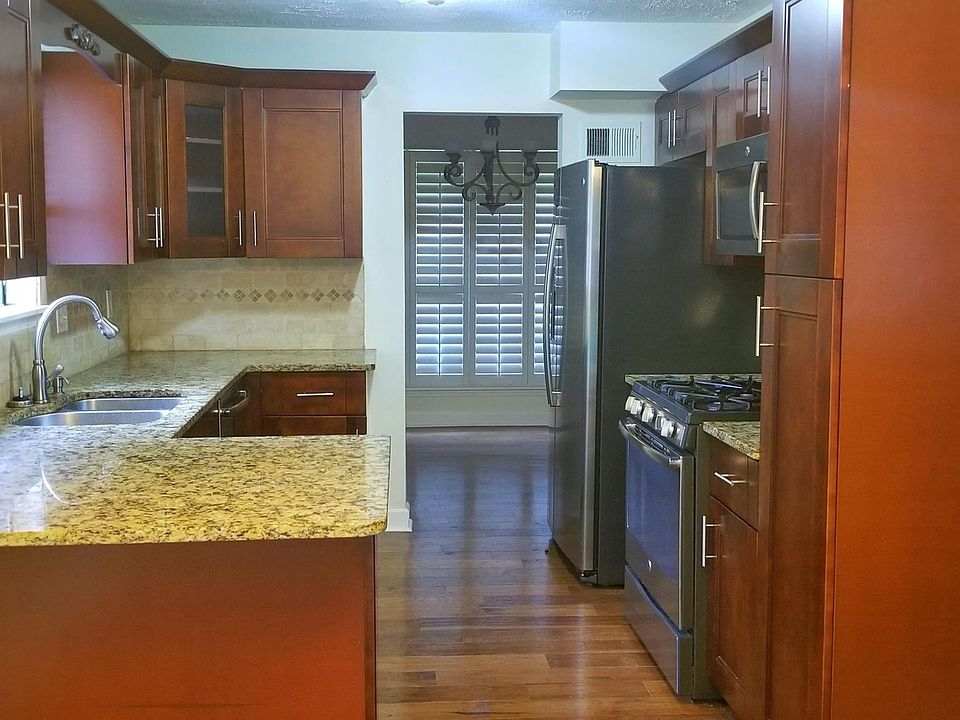 1st image of 560 Creekwood Xing