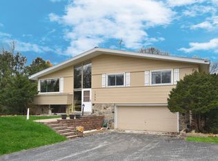 1525 N 124th St, Elm Grove, WI 53122