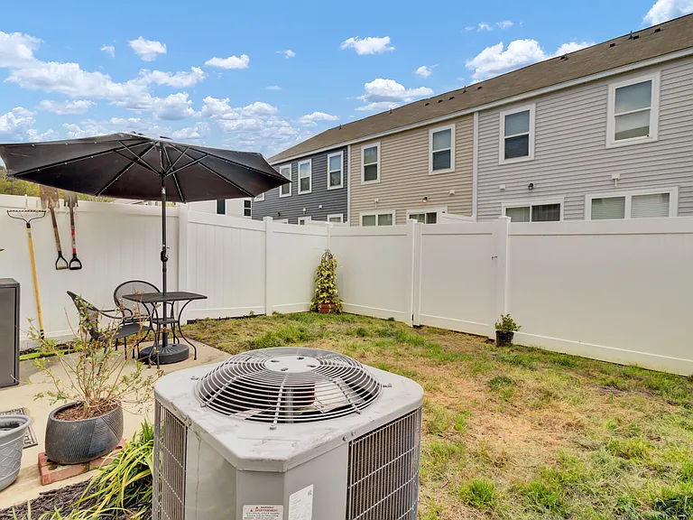 102 Rosefield Ct — Photo 11