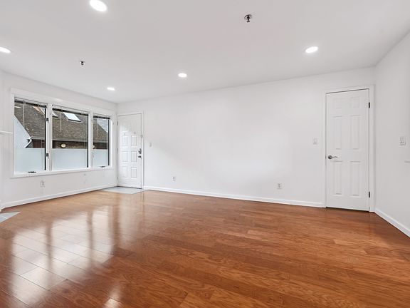 4th image of 1570 E Anderson Ave