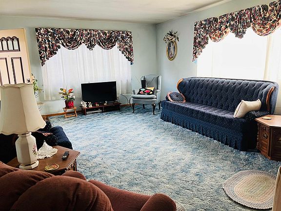 5th image of 16 Hibbs Ave