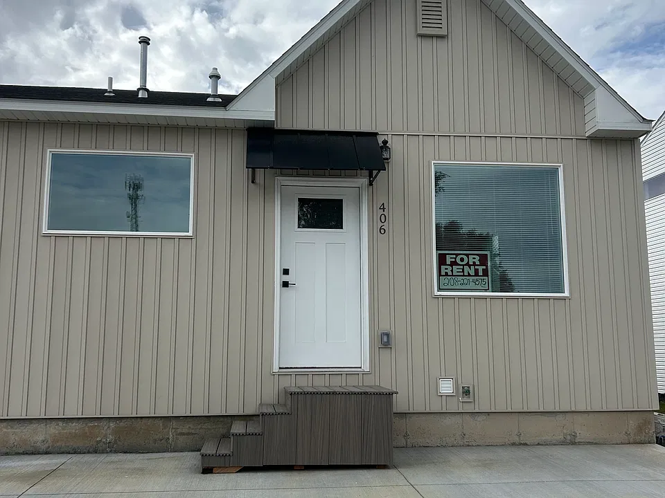 406 S 4th E