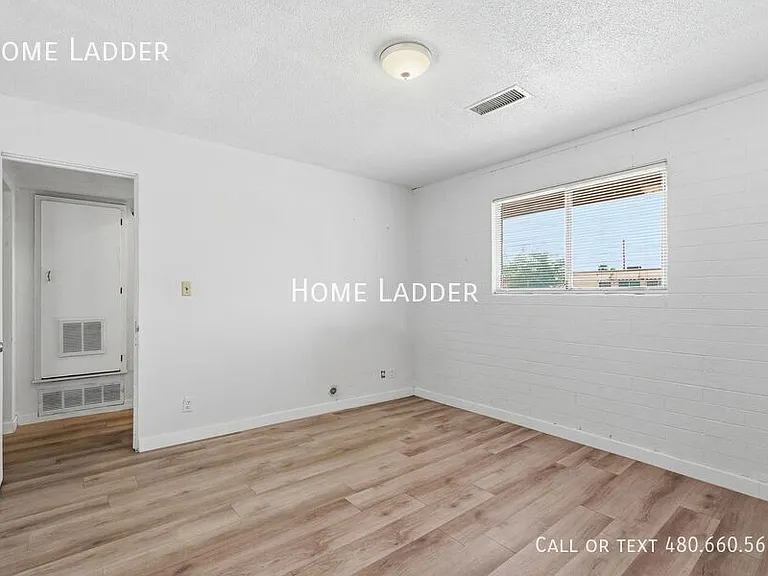 1332 W 5th St #8 — Photo 13