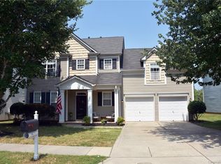 9823 Back Acre Dr, Charlotte, NC 28213