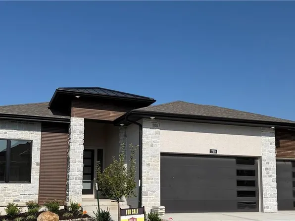 17401 Parkhill St, Overland Park, KS 66221