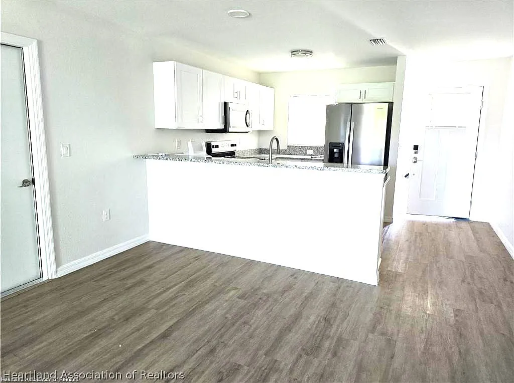 2 bed, 2.0 bath, 1006 sqft, $1,600 — Photo 4