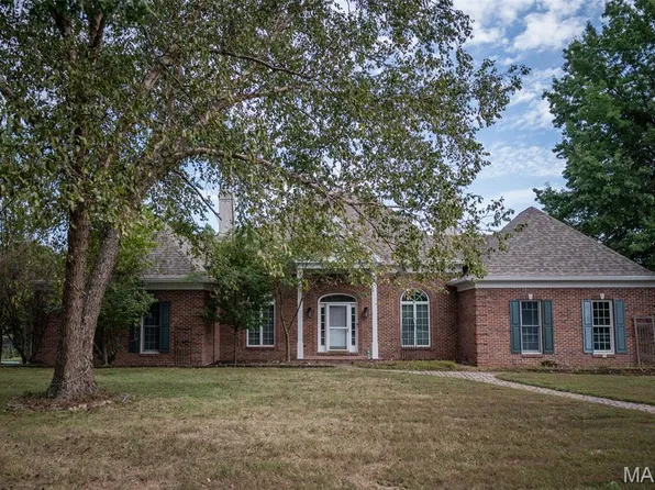 1155 Choctaw Ridge Dr, Holts Summit, MO 65043