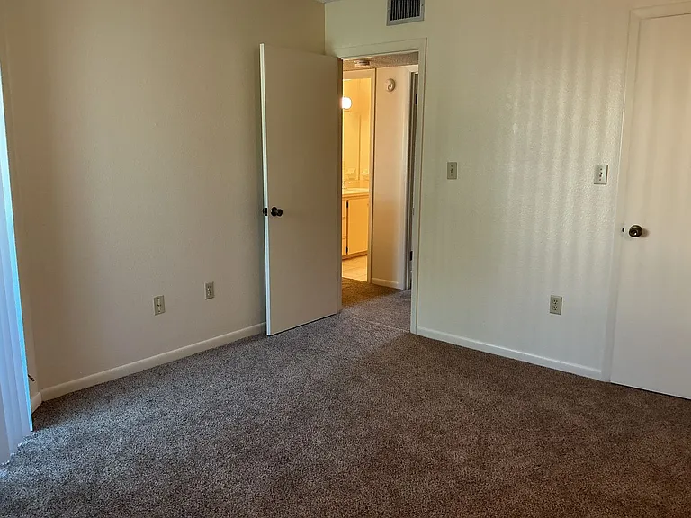 411 E Park St — Photo 11