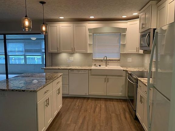 4th image of 619 Desoto Ln