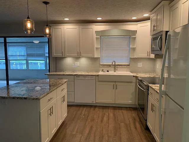 619 Desoto Ln — Photo 4