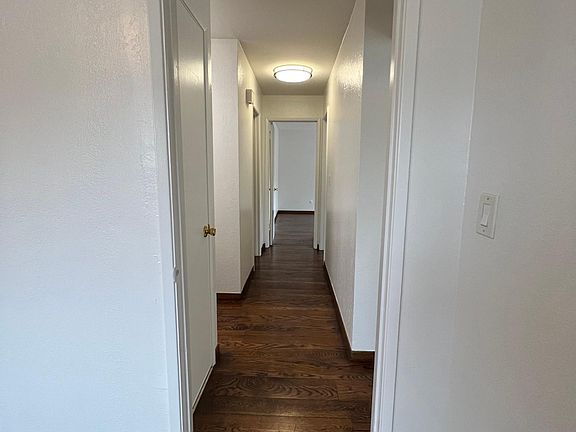 Yes, hardwood everywhere