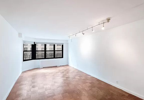 2nd image of 220 E 57th St APT 7D