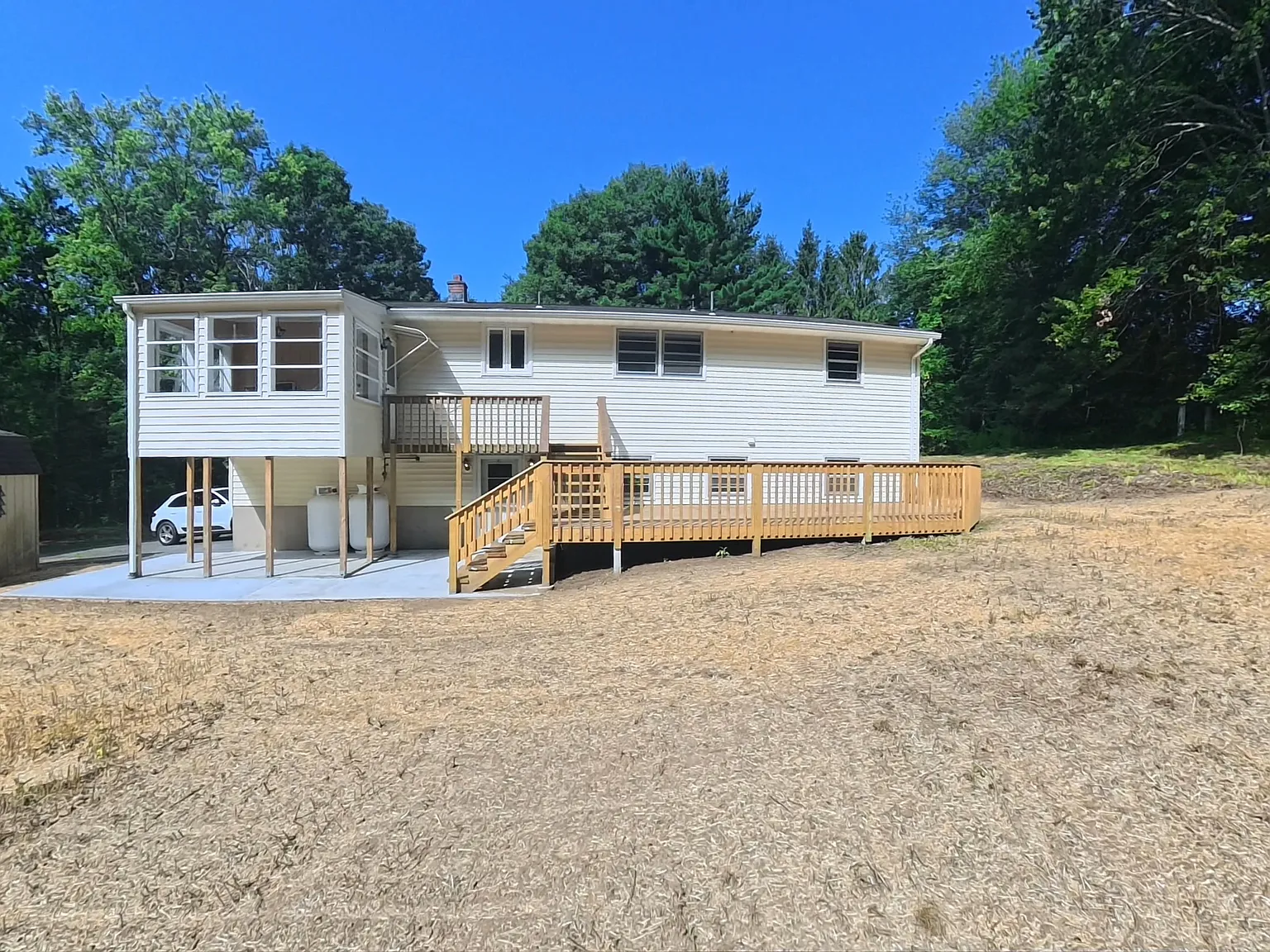 4 bed, 2400 sqft, $3,600 — Photo 3