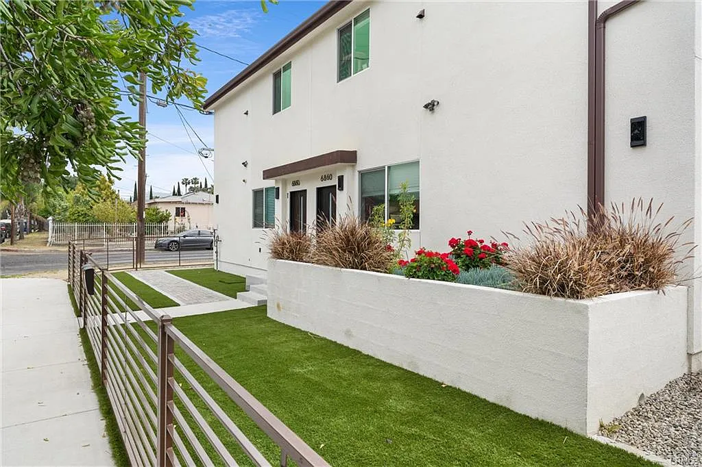 4 bed, 1750 sqft, $3,755 — Photo 1