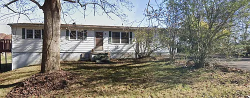 208 East St NE Photo 1
