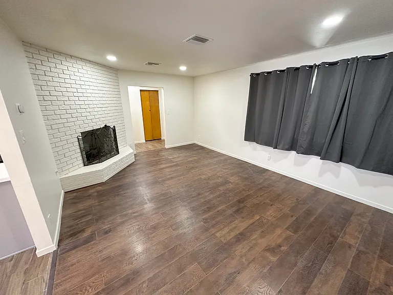 1650 N Orange St — Photo 3