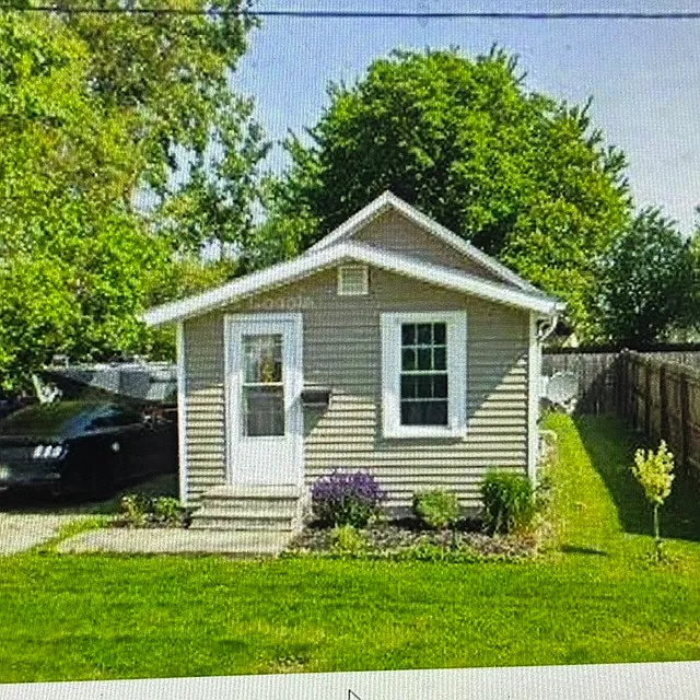 112 W Lake St