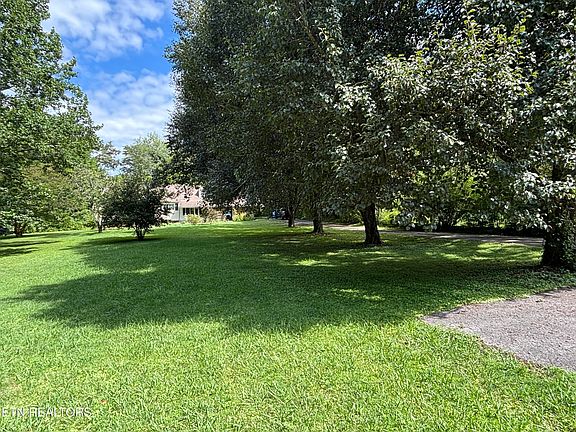 3rd image of 209 E Norton Rd