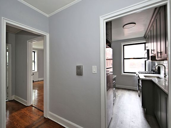 2nd image of 415 Larchmont Acres W #Apartment
