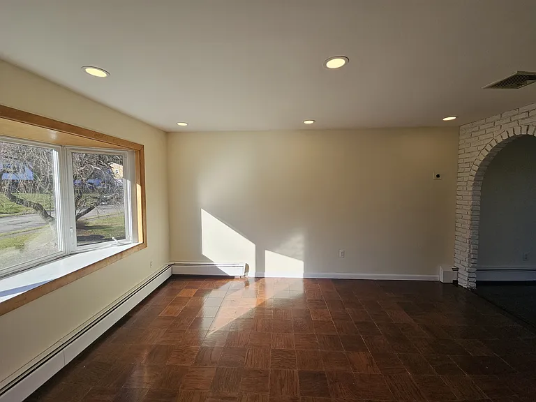 13 Regina Dr — Photo 7