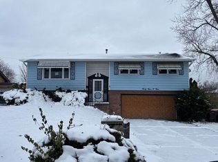 4904 N Melody Ln, Peoria, IL 61614