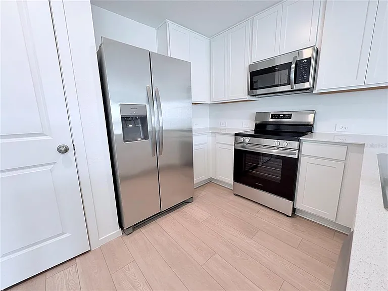866 Lynx St — Photo 9