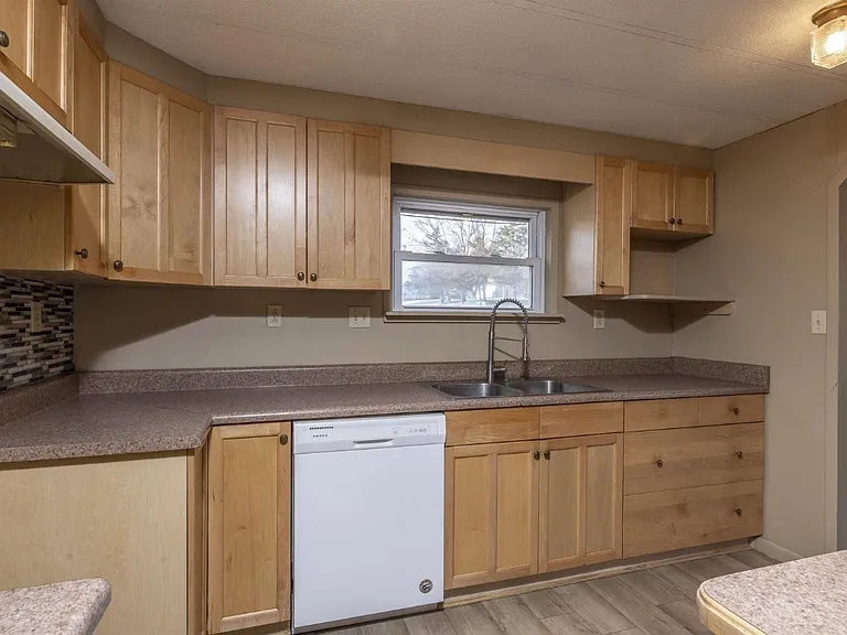 223 W Park Ave — Photo 5