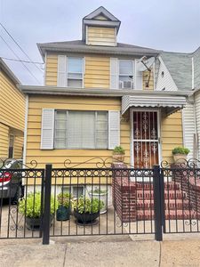 101-17 46th Ave, Corona, NY, 11368