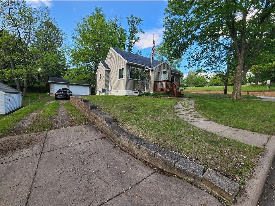 1st image of 1221 13th Ave E