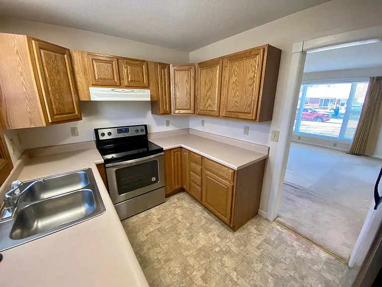 1528 N Fountain St — Photo 4